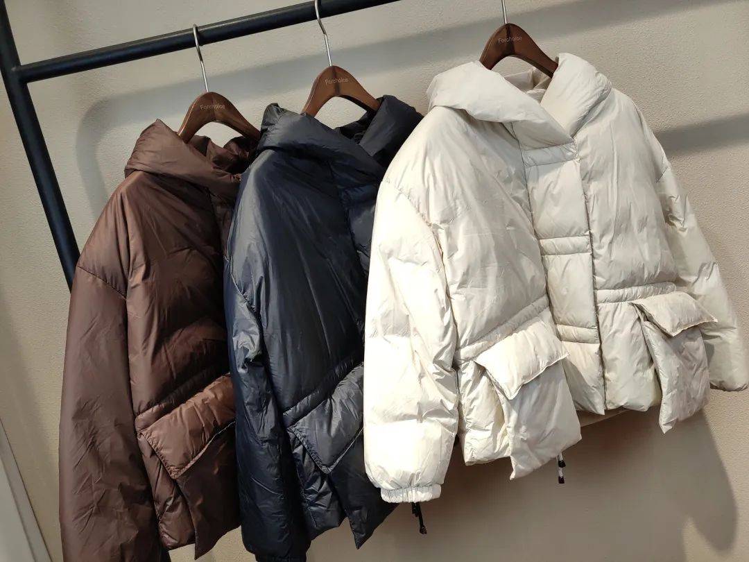 2200元羽绒服破口未见羽绒引质疑