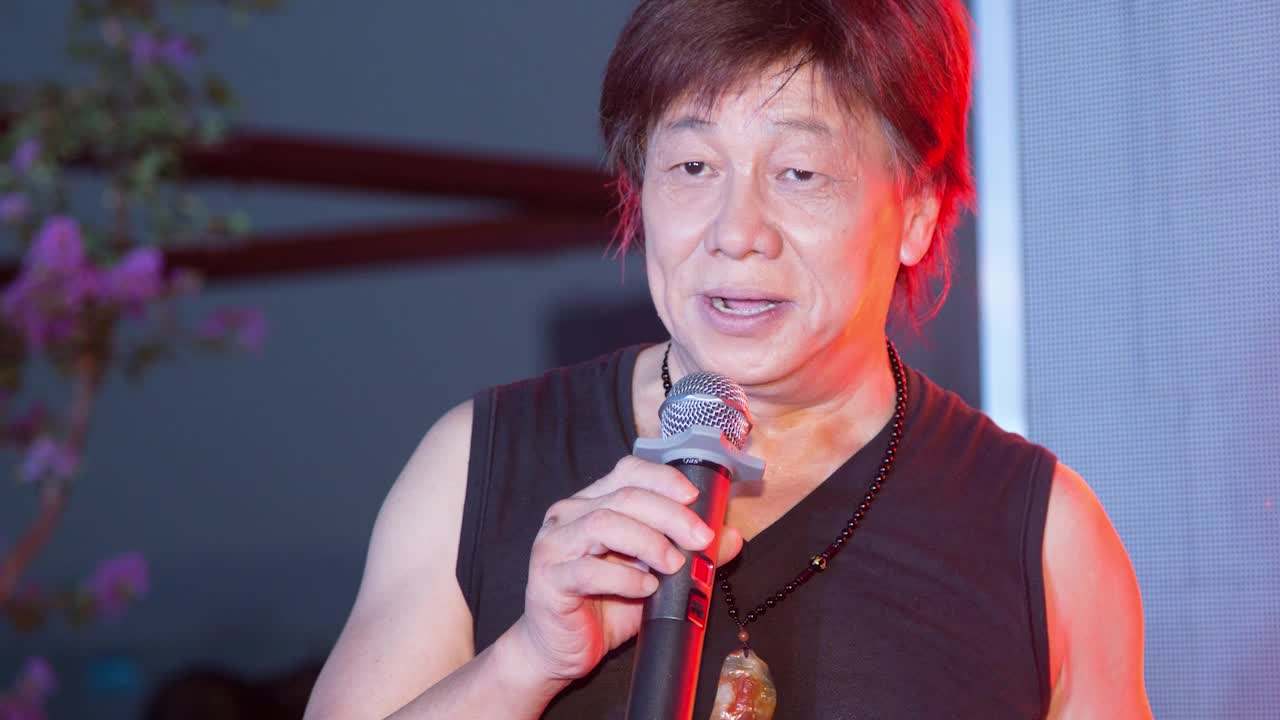 妻子称梁小龙因心脏衰竭去世 抢救6小时后安然告别