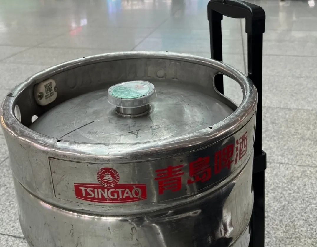 青岛站暑运现“铁桶扎啤返乡潮”，网友