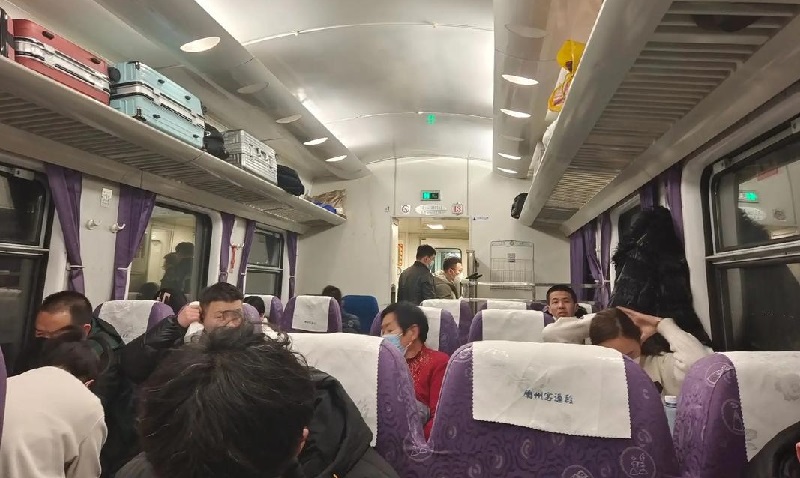 员工拒坐硬座通宵出差被开除