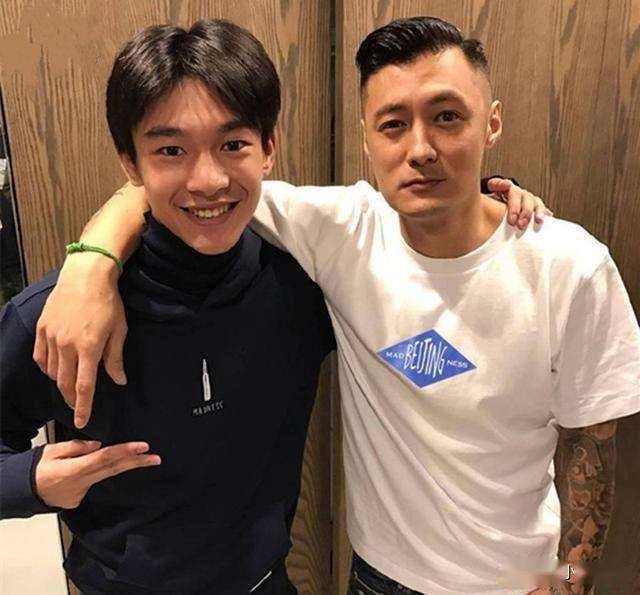 年夜饭押金千元仍一桌难求 酒店预订火爆引争议