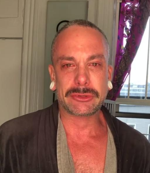 他给我放了三根卫生棉条