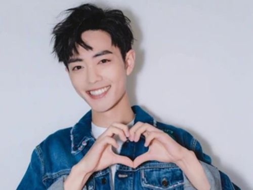 曝富婆专业户董立范已去世5年 遗作上她的名字已画上白框