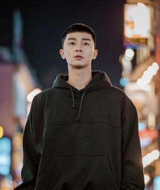 李咏得癌症为啥治不好 李咏患癌去世 全球顶