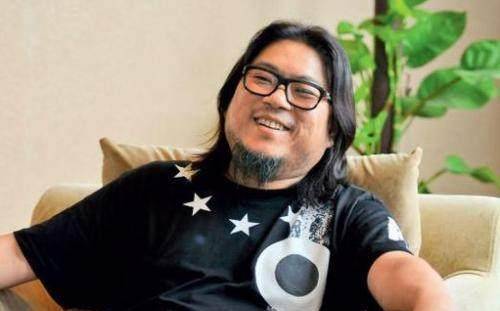 一个女的和四个男的、一个女的和四个男的他们还是室友小说