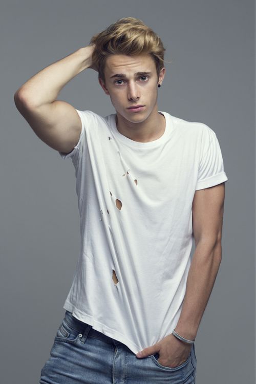 我和我的家乡饰演姜小峰