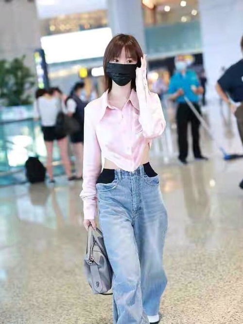 女孩光脚清下水道(女子光脚走泥地)