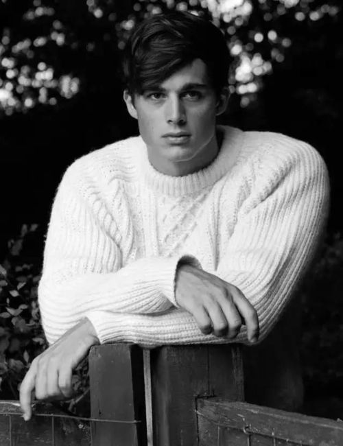 春晚首次联排明星冒雪扎堆 刘宇宁黑大衣杀疯白鹿接雪甜翻