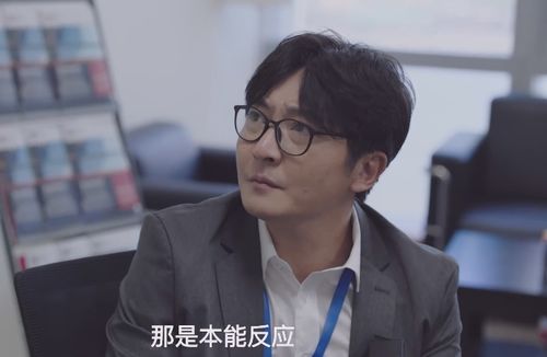 王凯领奖舞台竟下跪感恩