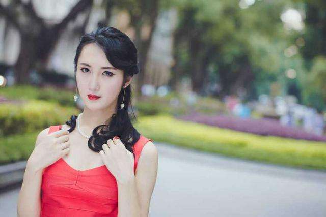 非诚勿扰女嘉宾黄菲（非诚勿扰：最美客户经理