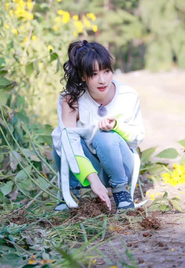 周也初中毕业学校,周也中学在哪里