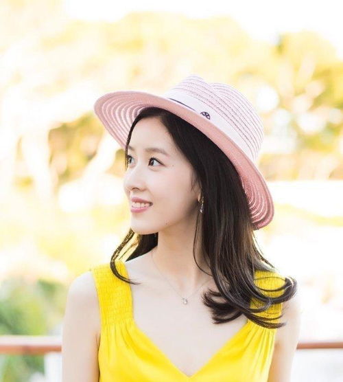 印小天老婆哈琳娜简历