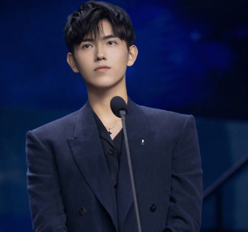 信佛的皇帝很多，其中最有渊源的皇帝是