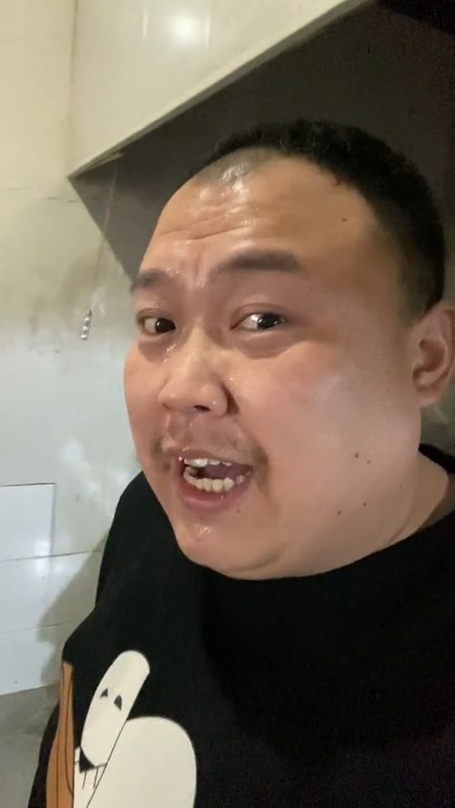 刘宪华陈都灵，刘宪华陈都灵弹钢琴