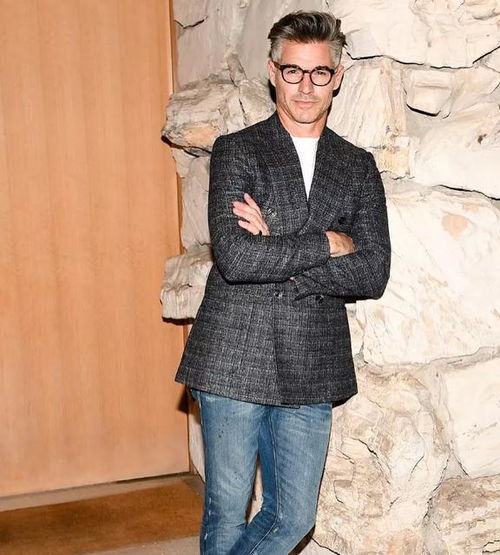 新生儿一直挣劲怎么办